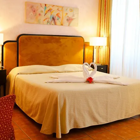 Caroline Hotel 4*